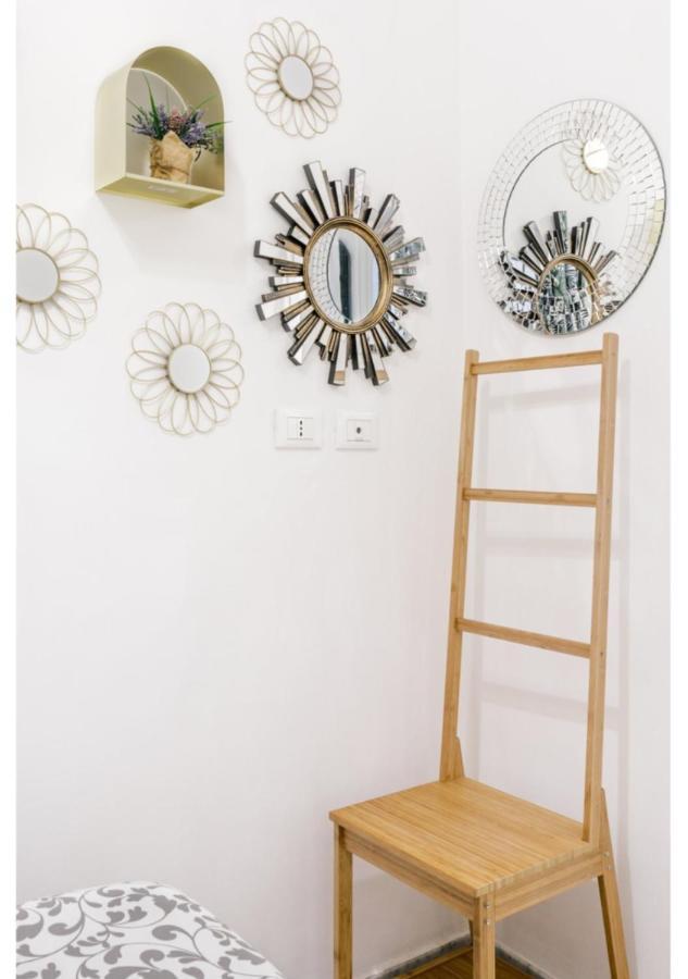 רומא Pied-A-Terre Domusuite Rhome Colosseo מראה חיצוני תמונה