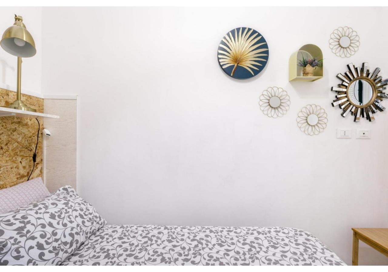 רומא Pied-A-Terre Domusuite Rhome Colosseo מראה חיצוני תמונה