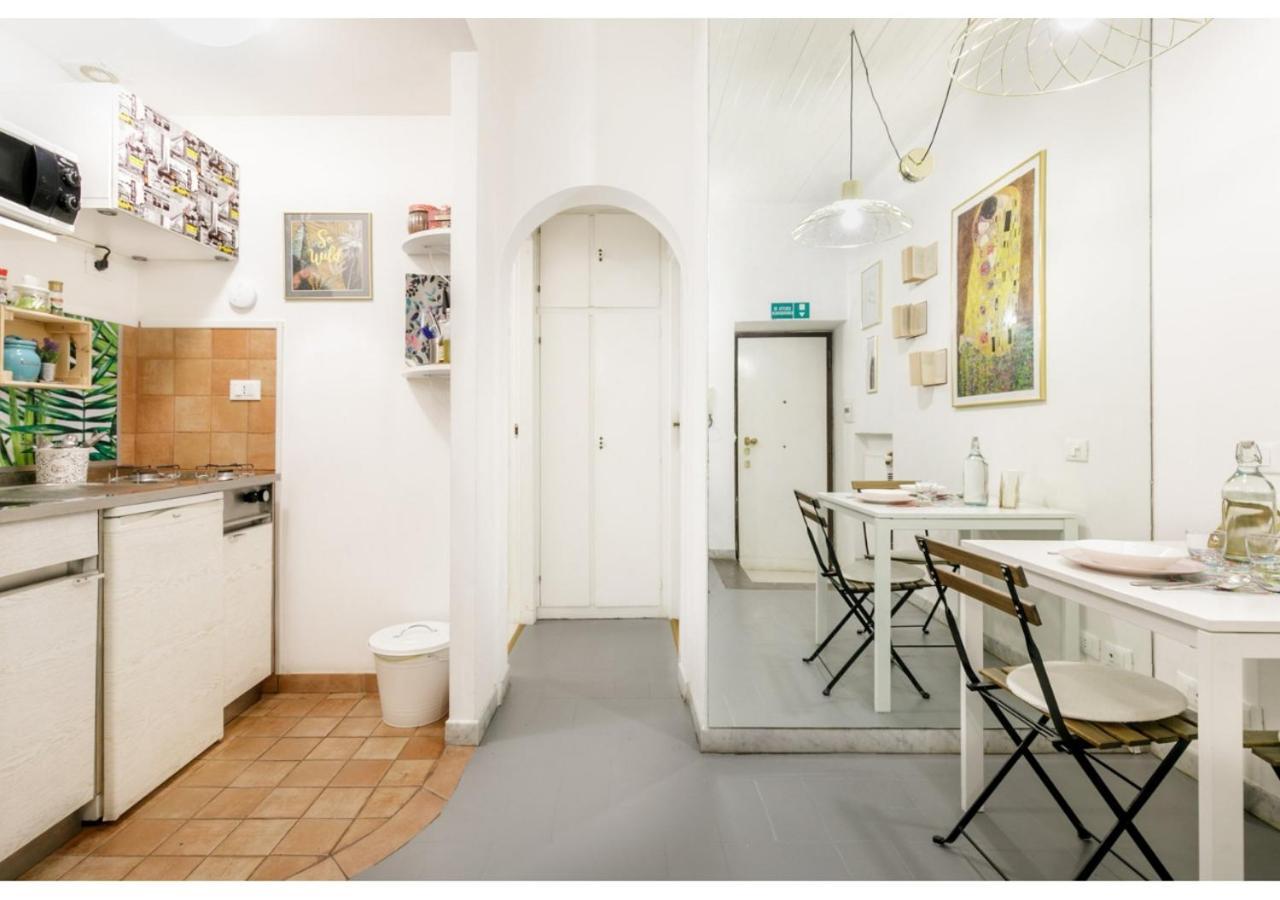 רומא Pied-A-Terre Domusuite Rhome Colosseo מראה חיצוני תמונה