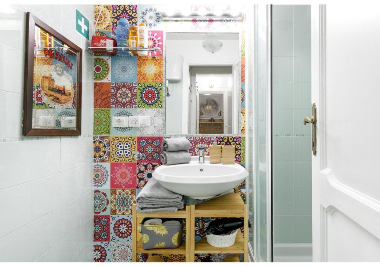 רומא Pied-A-Terre Domusuite Rhome Colosseo מראה חיצוני תמונה