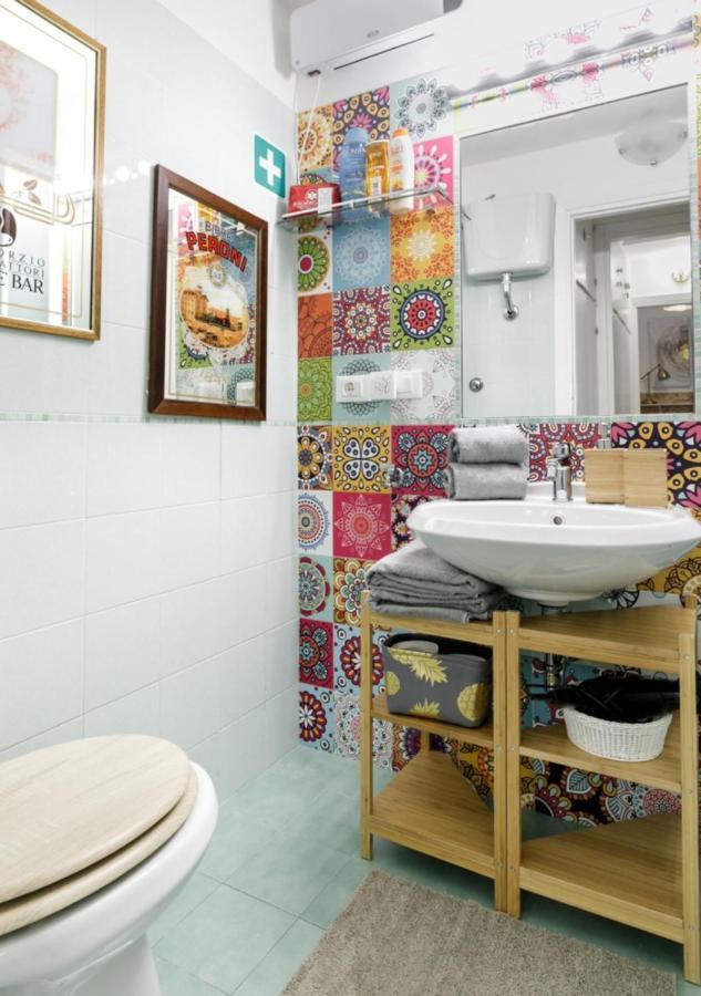 רומא Pied-A-Terre Domusuite Rhome Colosseo מראה חיצוני תמונה