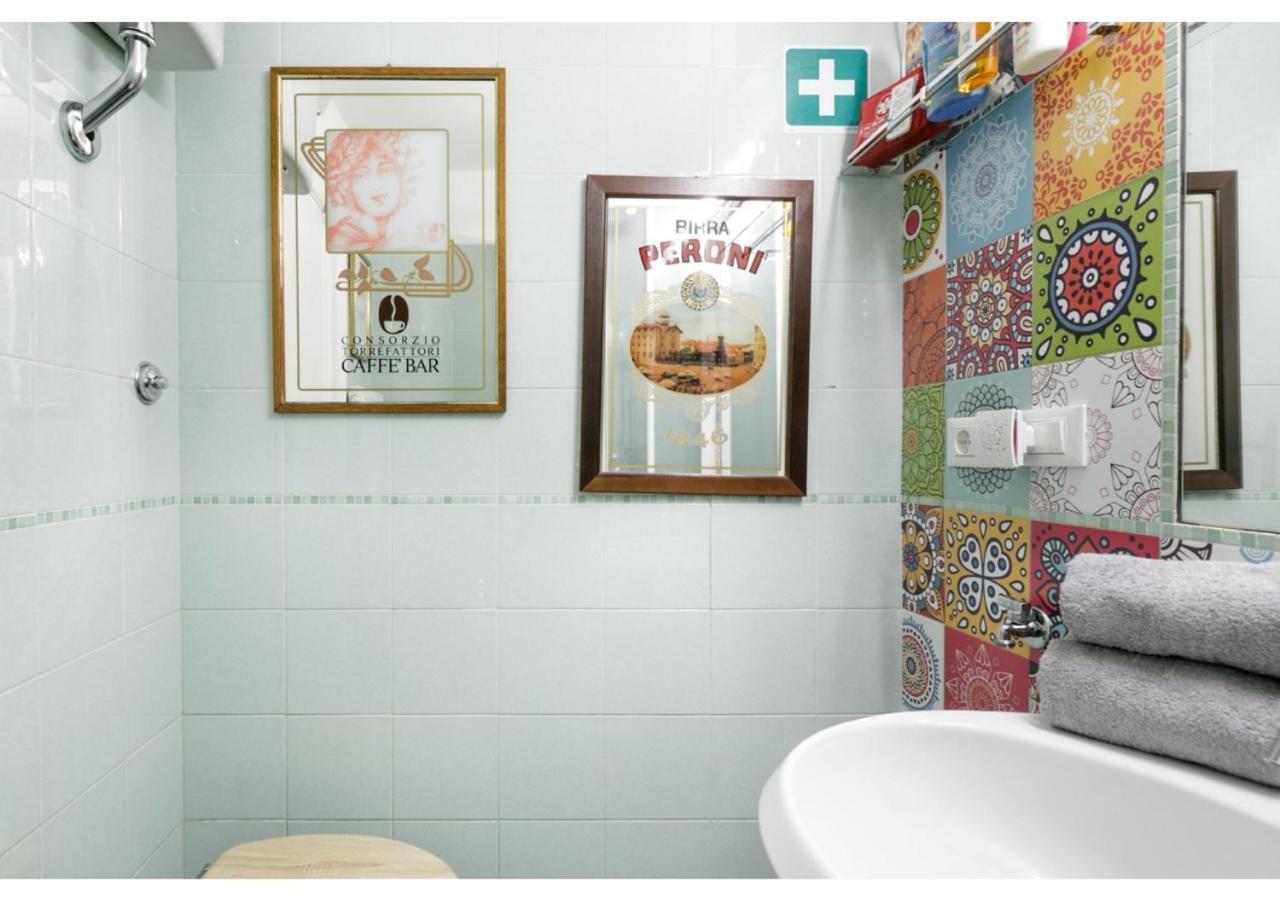 רומא Pied-A-Terre Domusuite Rhome Colosseo מראה חיצוני תמונה