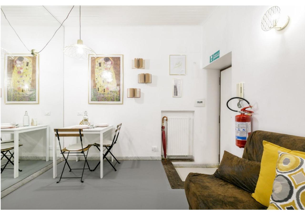 רומא Pied-A-Terre Domusuite Rhome Colosseo מראה חיצוני תמונה