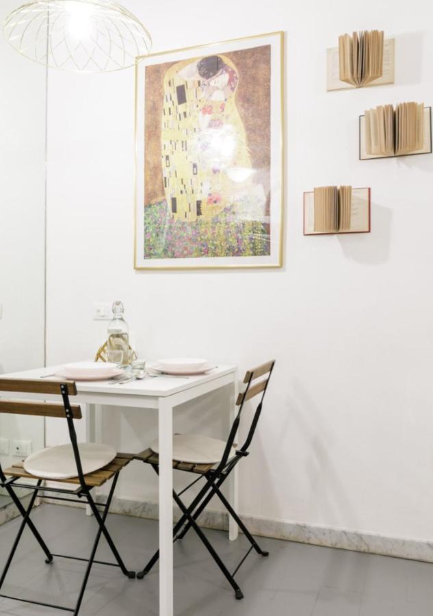 רומא Pied-A-Terre Domusuite Rhome Colosseo מראה חיצוני תמונה